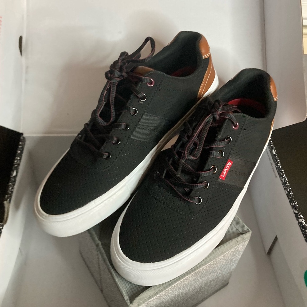 Levi's Miles Men's Sneakers-Black Burgundy-Size 9